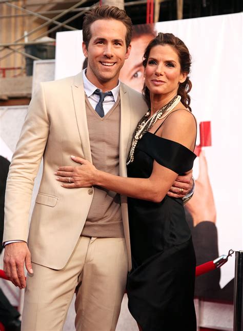 Sandra Bullock Recalls Naked Proposal Scene With Ryan。